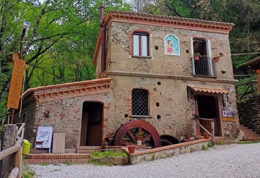 Antico Mulino delle Fate e Valle del Canne