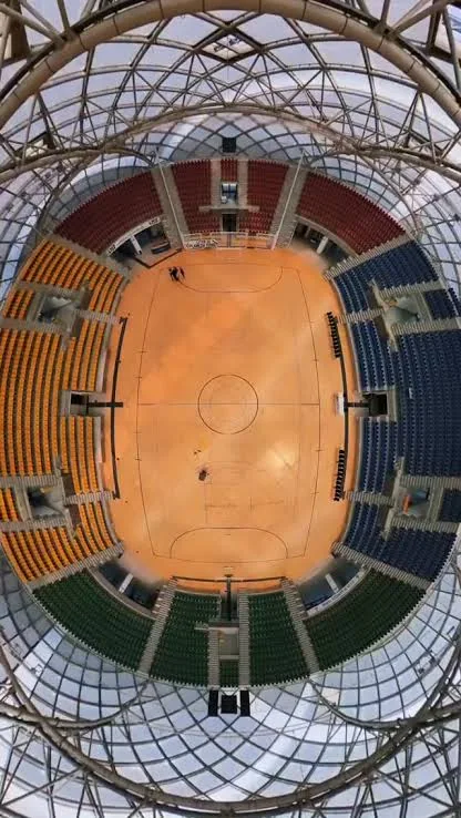 Campo e tribune del nuovo Palazzetto dello Sport di Lamezia Terme, in Via del Progresso