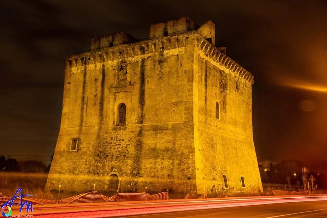 Bastione di Malta illuminato durante la notte
