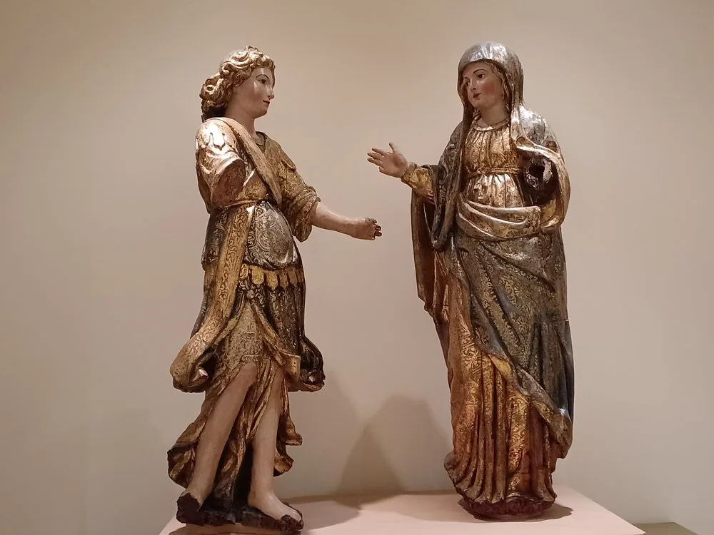 Sculture policrome dell'Annunciazione in esposizione
