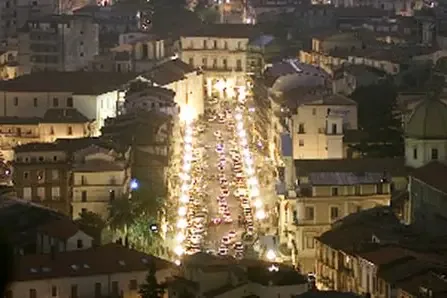Centro di Lamezia Terme illuminato di notte visto dall'alto